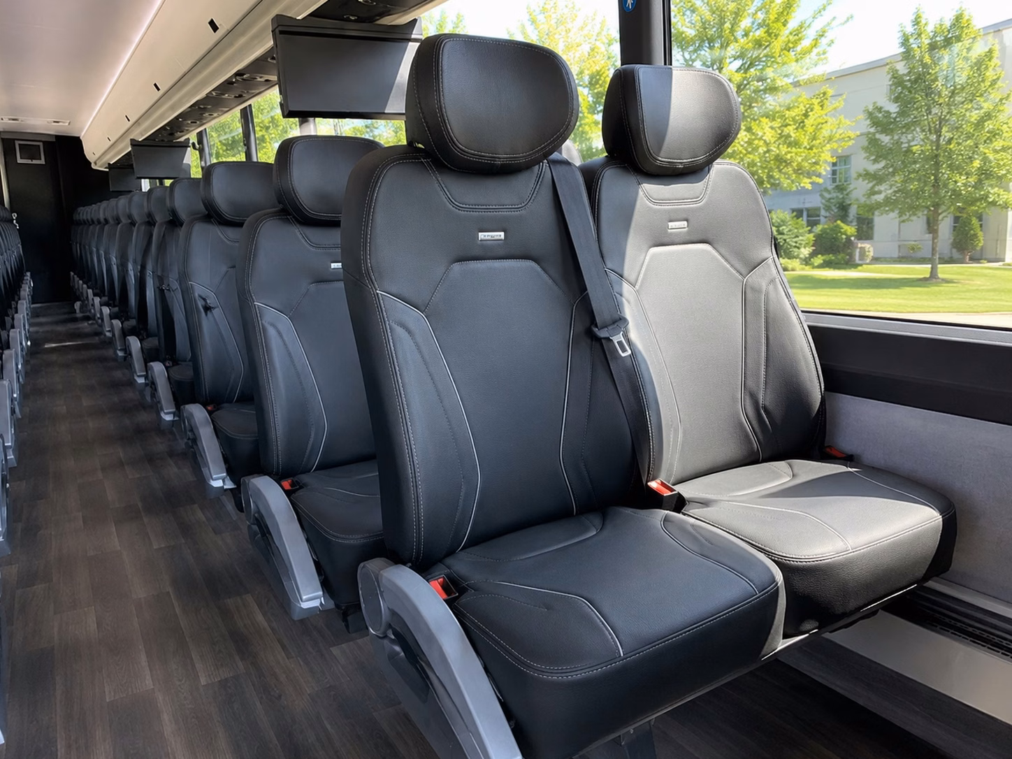 shuttle guests between anaheim hotels and your wedding venue without the hassle